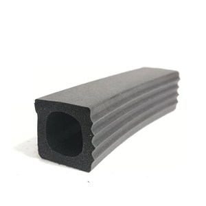 E555